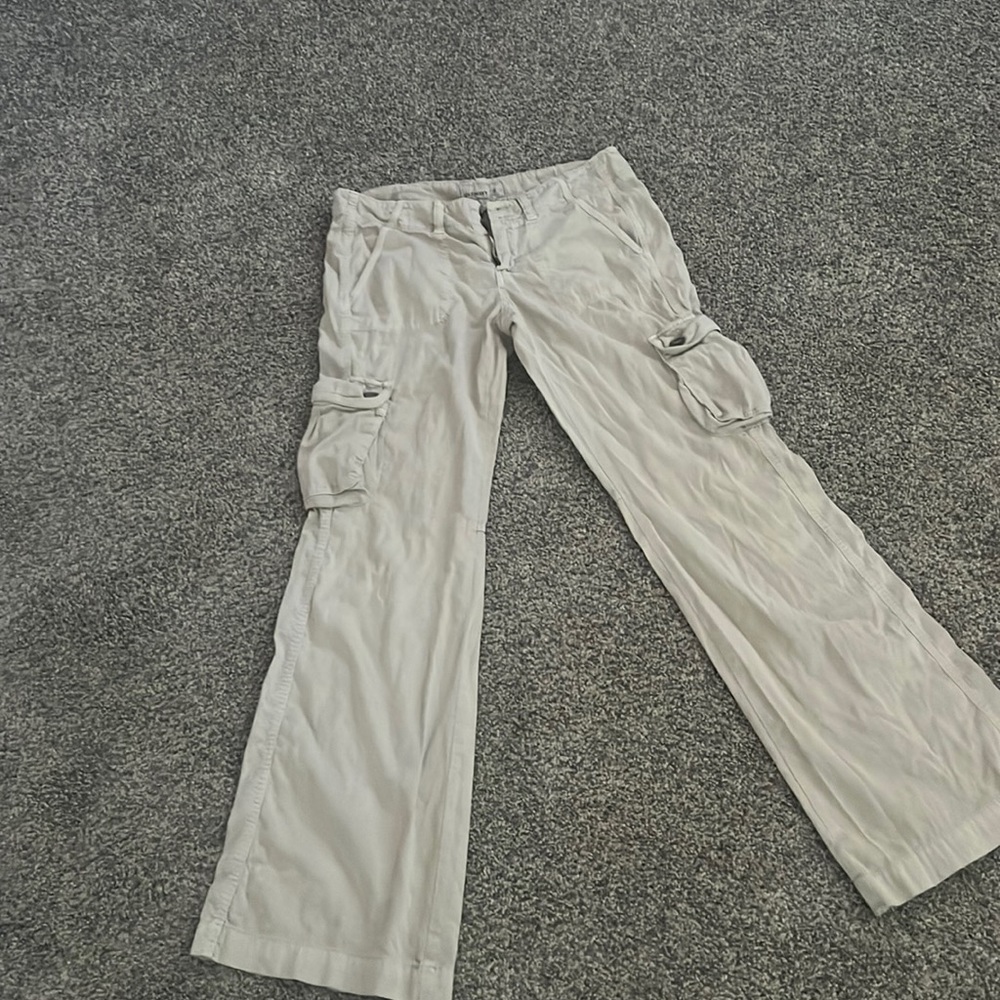Vintage cargo pants. Slight wear on hem at bottom but otherwise good condition